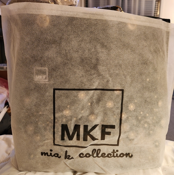 Mia K Petra Tote w/ wristlet  MFK Collection  Color-Pewter, with dustbag NWT - Picture 8 of 11
